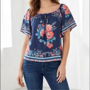 8/$25 Flying Tomato Floral Navy Women'sTop medium
